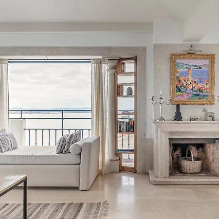 Plum Guide - Seafarer Terrace Apartment *